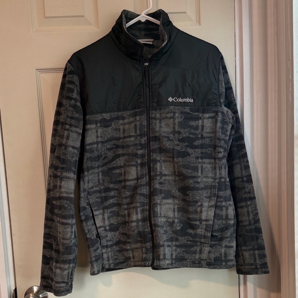 Columbia Men's Black and Patterned Gray Performance Jacket